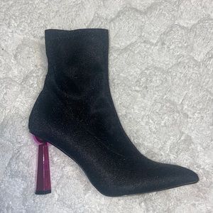 Betsey Johnson unique super cute black/pink boots! Size 7.5